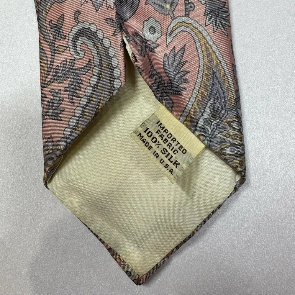 LIBERTY OF LONDON Pink Paisley Silk Tie